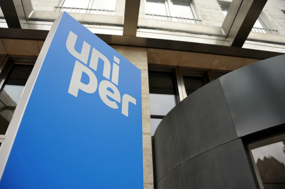 Montfort has emerged as the top bidder for Uniper Energy's oil refinery in the UAE. (Shutterstock)