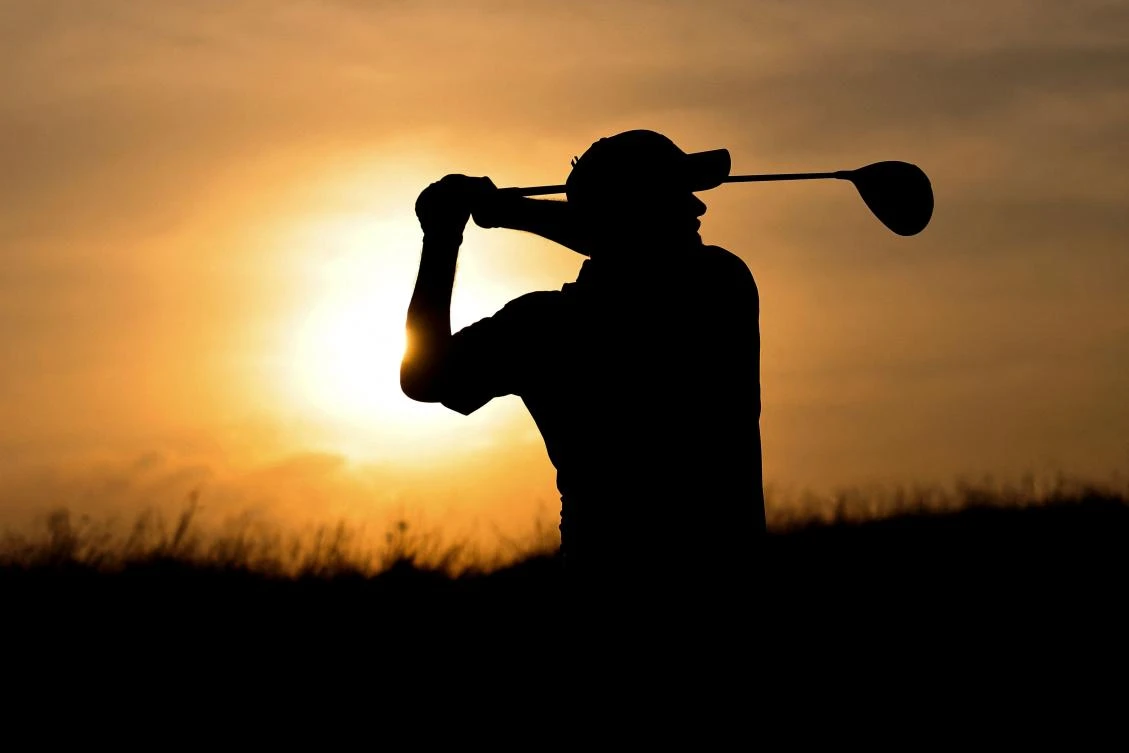 Donald rolls back years to lead in Abu Dhabi at 8 under