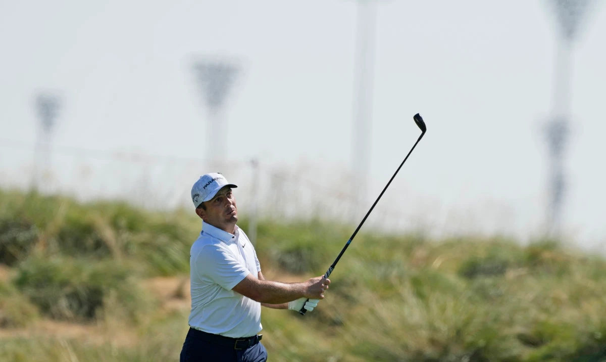 Abu Dhabi Championship: Lowry, Molinari and Lee share lead