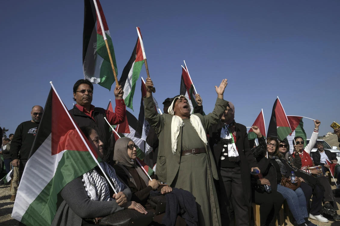 Israeli lawmakers demand clearance of Bedouin encampment