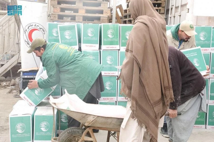 In Afghanistan the center distributed 390 food packages in cooperation with the Organization of Islamic Cooperation (OIC).(SPA)