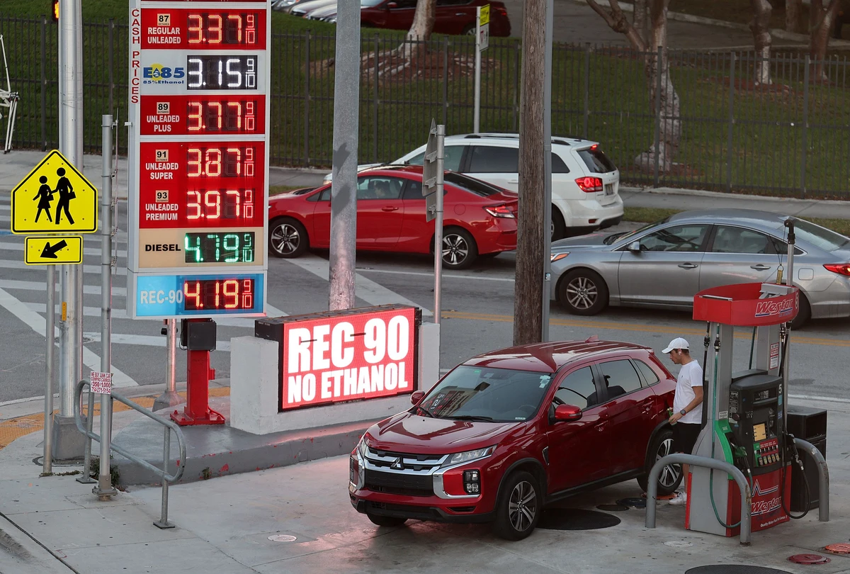 US crude, gasoline stocks rise on weak demand