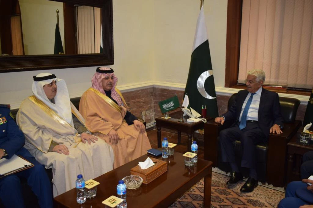 Saudi, Pakistani defense officials discuss strengthening cooperation