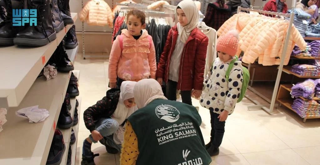 KSRelief distributes winter clothes to Syrian and Palestinian refugees in Lebanon. (SPA)
