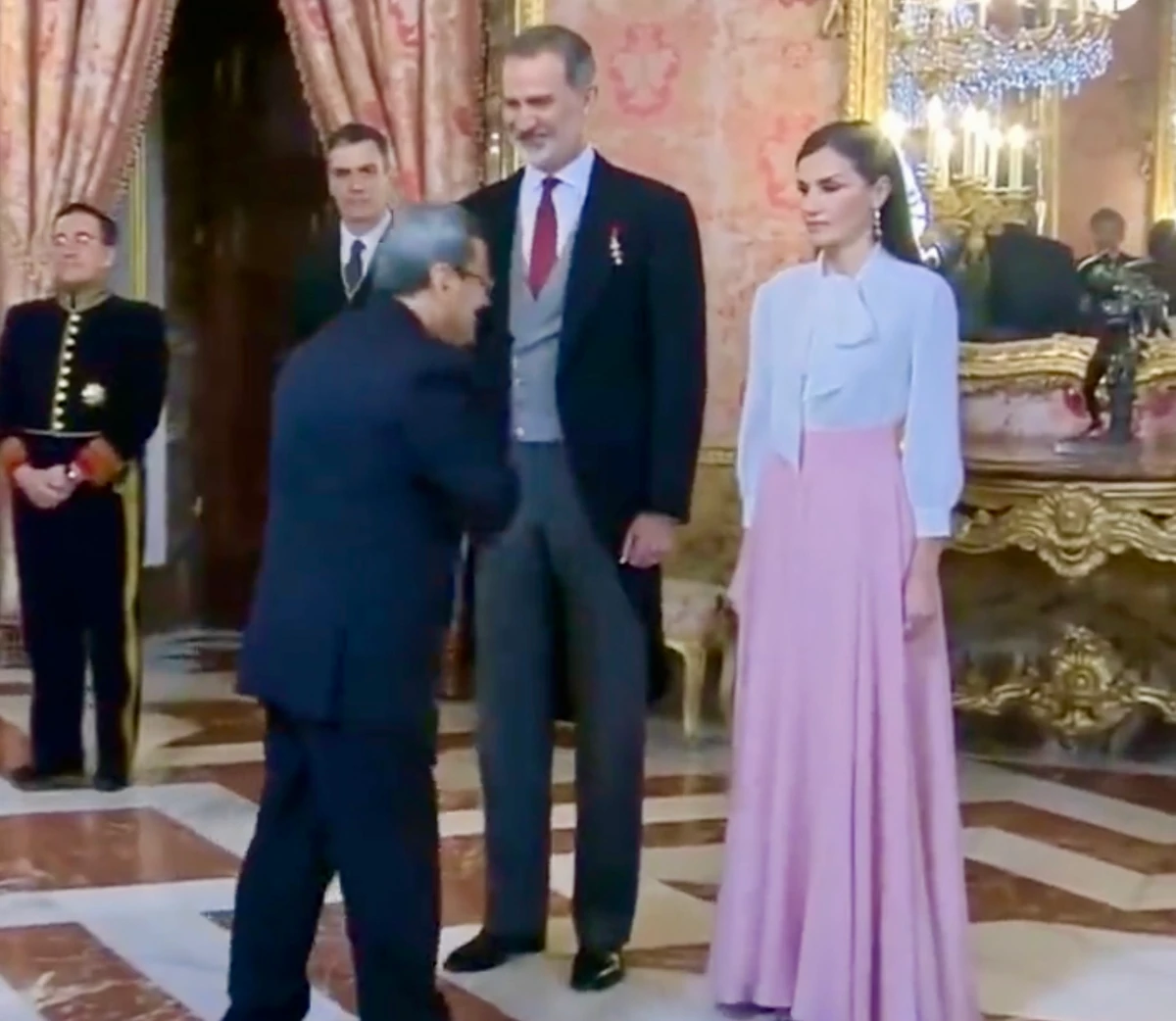 Iran’s ambassador to Madrid avoids shaking hands with Queen Letizia of Spain