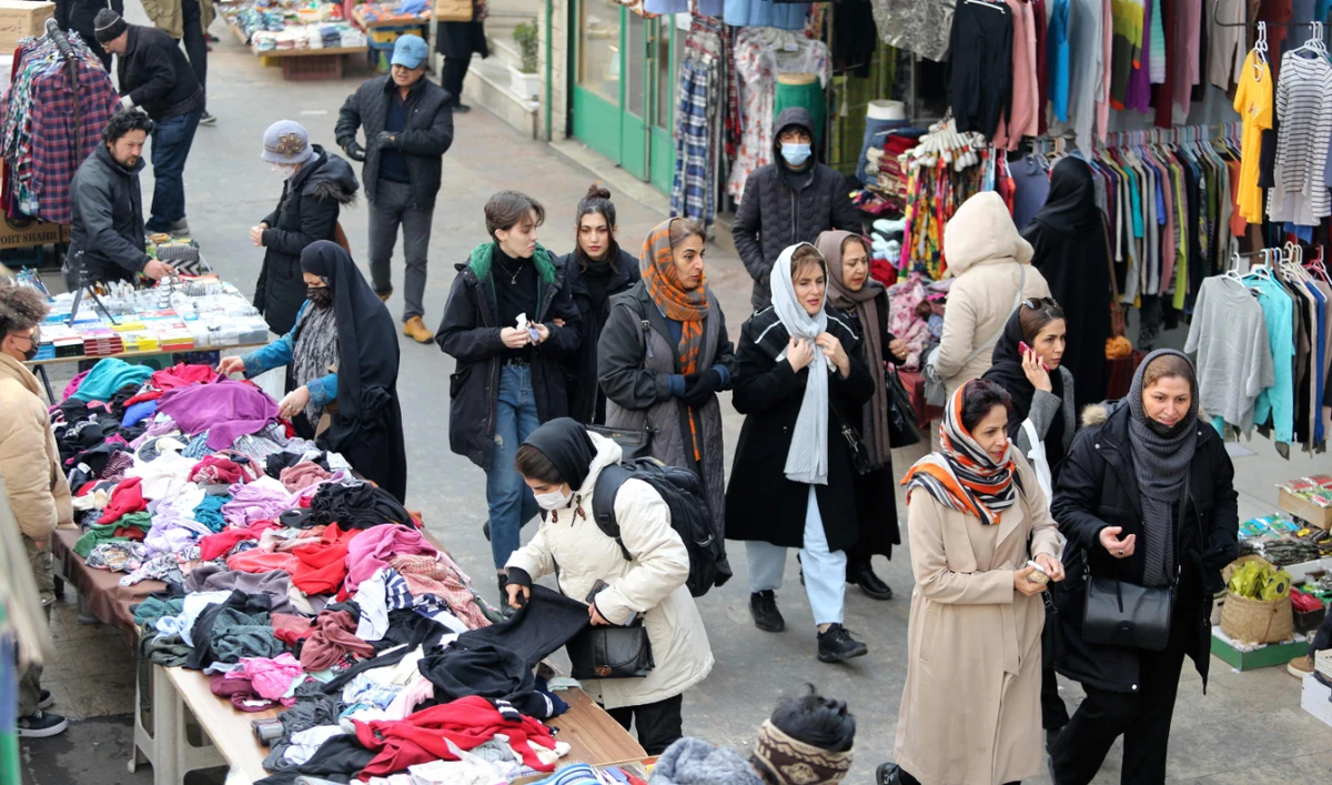 Shoppers walk through a bazaar of Tajrish in northern Tehran. (File/AFP)