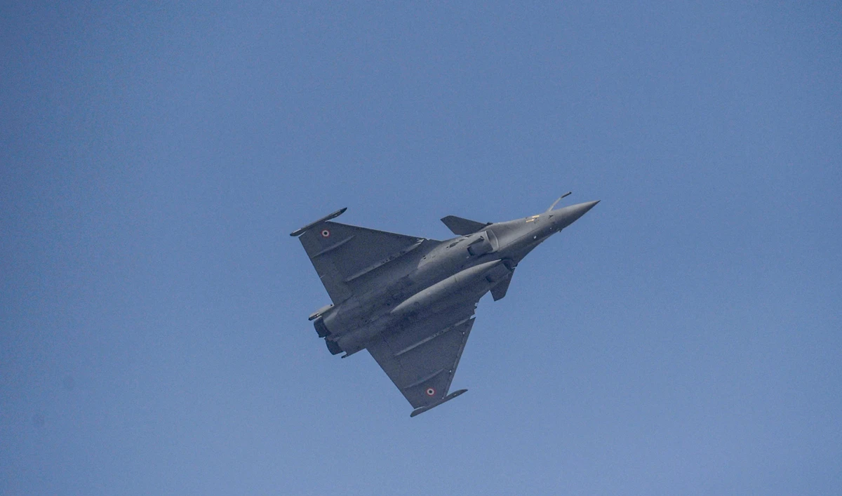 Two Indian military jets crash, one pilot killed