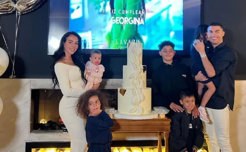 The family was photographed at Armenian restaurant Lavash on The Boulevard. (Instagram)