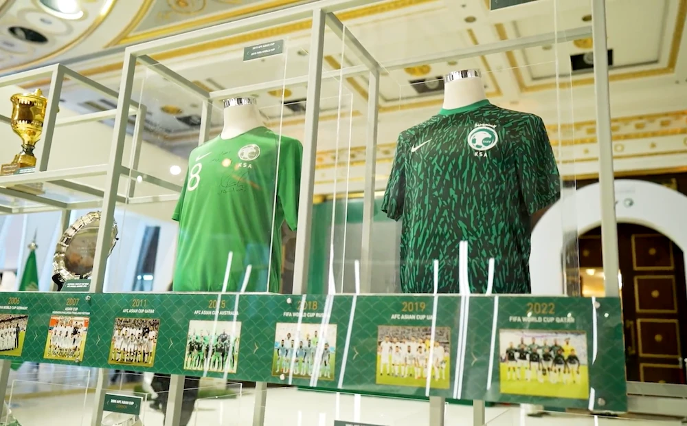 FIFA president tours ‘Saudi House’ hosting AFC meeting in Bahrain
