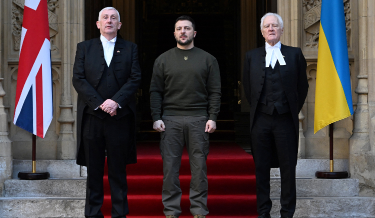 Volodymyr Zelensky (C) posing with Lord McFall (R) and Sir Lindsay Hoyle (L) in Westminster Hall. (AFP)