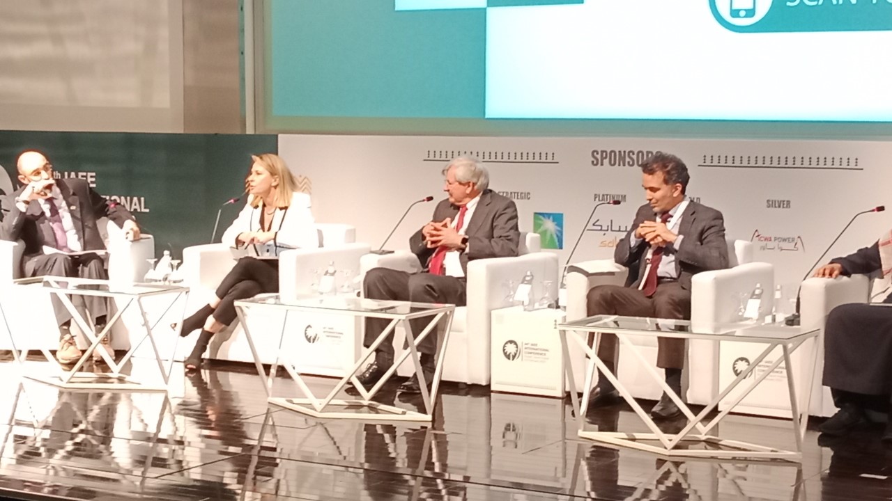 Sama Bilbao y Leon, director general of the World Nuclear Association, second from left, expresses her views at a panel discussion.