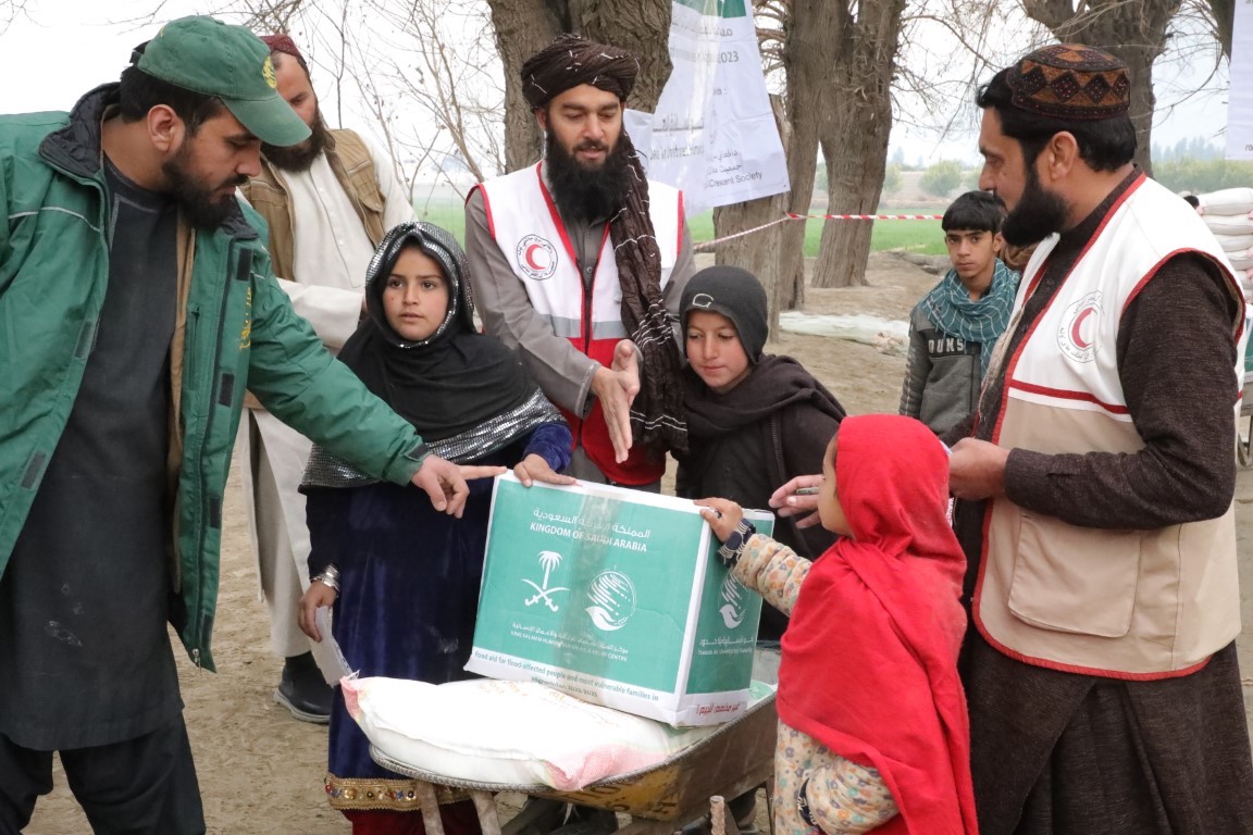 KSrelief distributes aid in the Nuragram district of Afghanistan’s eastern Nuristan province on Feb. 3, 2023. (KSrelief)