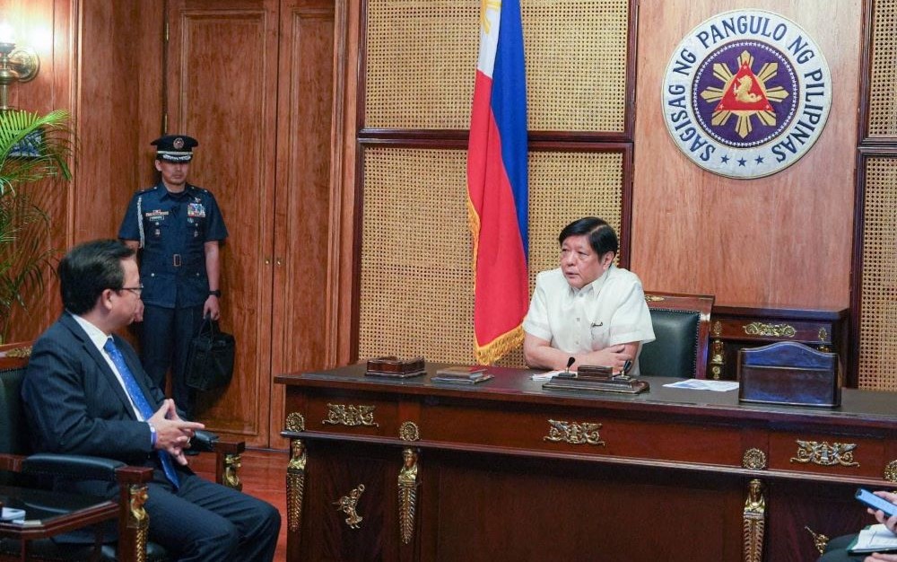 Philippine president Ferdinand Marcos Jr., right, meets with Chinese Ambassador Huang Xilian at Malacanang Palace in Manila, Philippines, Feb. 14, 2023. (AFP)