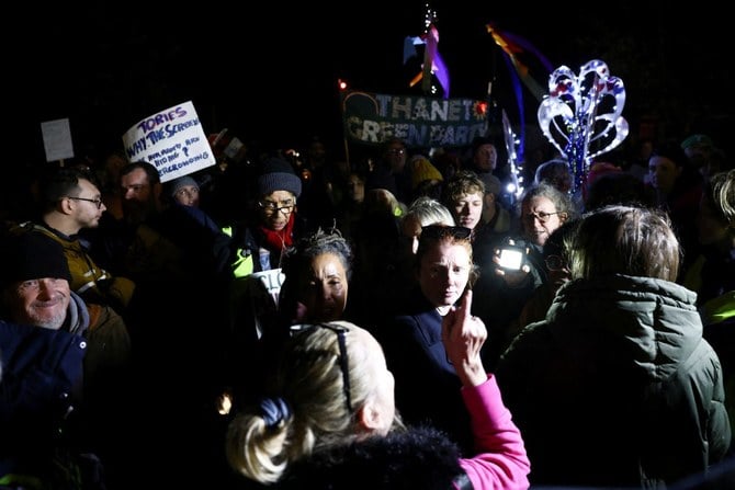 Pro-immigration protestors argue with an anti-immigration protestor, during a calling a migrant processing centre to be closed in Manston, UK. (File/Reuters)