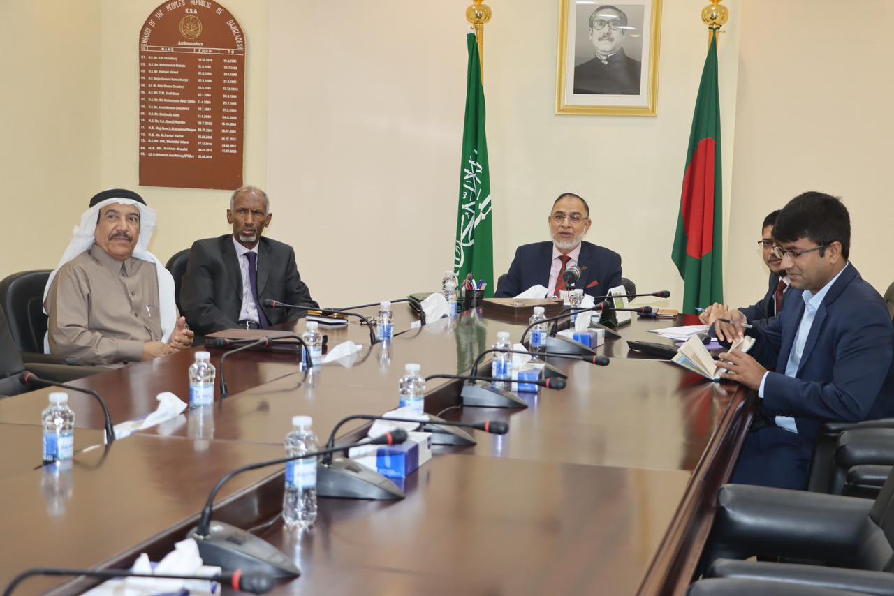 Hanwha Saudi Contracting Company signs a feasibility study agreement with Bangladesh for the establishment of a fertilizer plant in the Kingdom during a session at the Bangladeshi embassy in Riyadh, on Feb. 15, 2023. (Bangladesh Embassy in Riyadh)