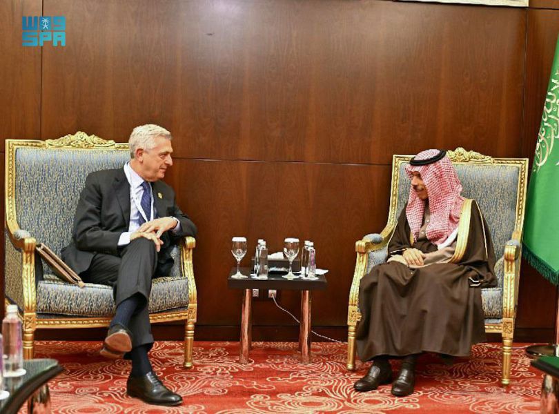 Saudi Arabia’s Foreign Minister Prince Faisal bin Farhan meets with the UN High Commissioner for Refugees Filippo Grandi in Riyadh on Monday. (SPA)