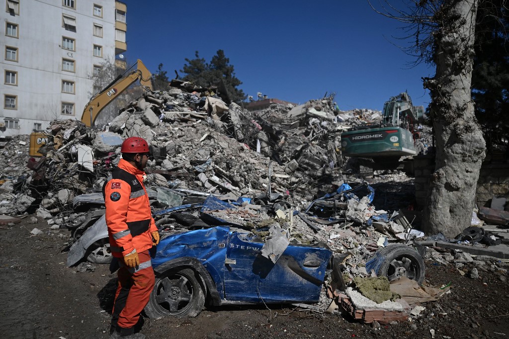 About 865,000 people are living in tents due to the disaster (AFP)