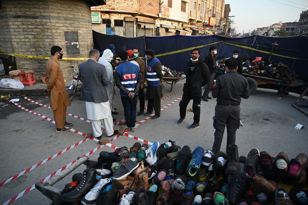 Security officials inspect the site of earlier an explosion at a Ganj Mandi bazar in Rawalpindi on December 13, 2020. (AFP file photo)