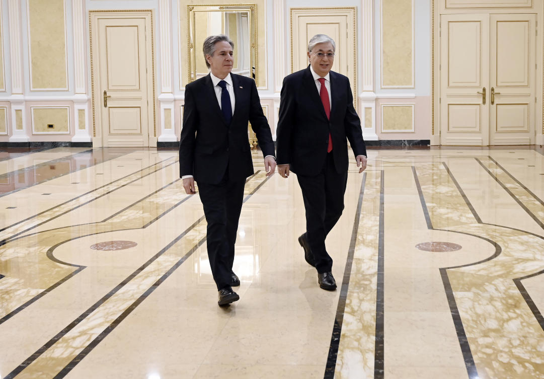 US Secretary of State Antony Blinken, left, and Kazakhstan's President Kassym-Jomart Tokayev walk to a meeting at Ak Orda Presidential Palace in Astana, Kazakhstan Tuesday, Feb. 28, 2023. (AP)