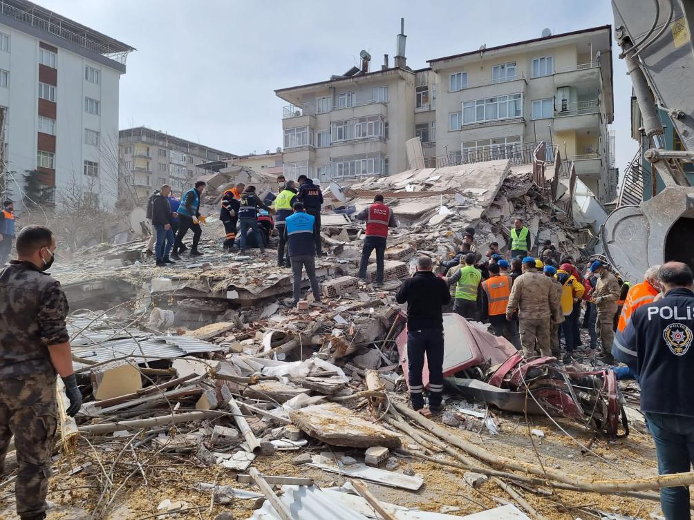 Rescuers carry on search operations among the rubble of collapsed buildings in the Yesilyurt district of Malatya on February 27, 2023 after a 5.6 magnitude earthquake hit eastern Turkiye, killing two and wounding dozens others. (AFP)