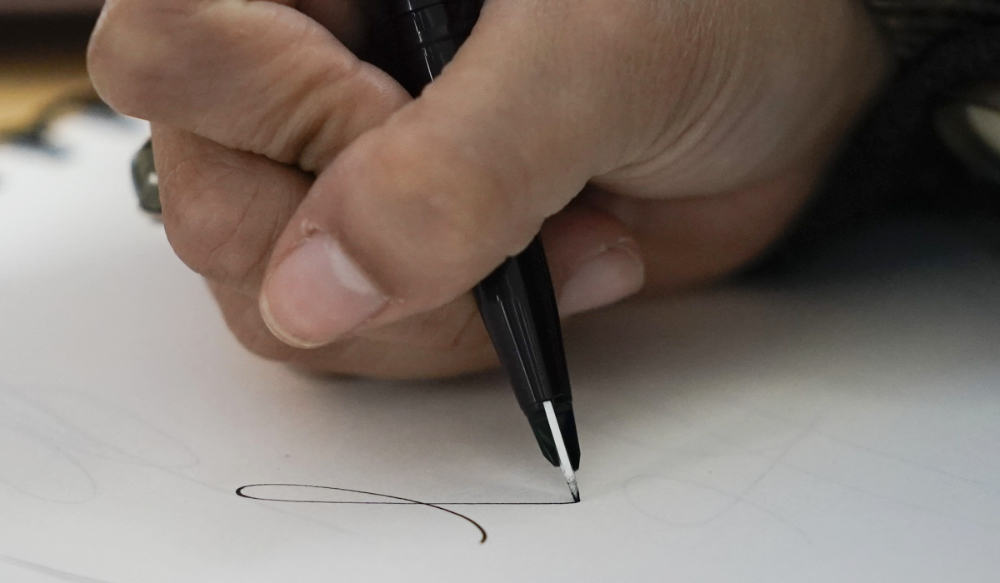 Hate your signature? Try plastic surgery for autographs
