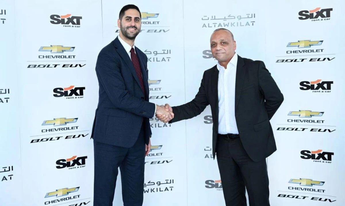Khaled Abu Shaaban from Altawkilat and Adie Younis from Sixt in Jeddah.