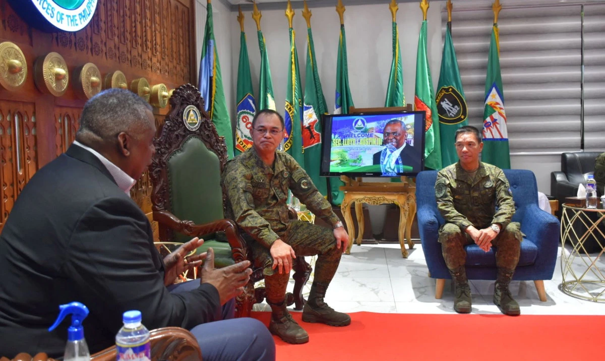 US Defense Secretary Lloyd Austin III speaks with Philippine Military Chief Andres Centino and WestMInCom Commander Roy Galido during his visit at the Armed Forces of the Philippines Western Mindanao Command in Zamboanga City, Philippines, February 1, 2023. (AFP)