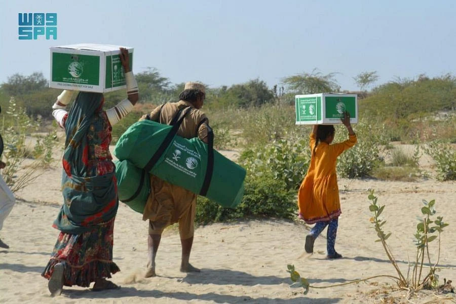 KSRelief distributed 350 food packages to those affected by the floods in Pakistan’s Sindh province. (SPA)