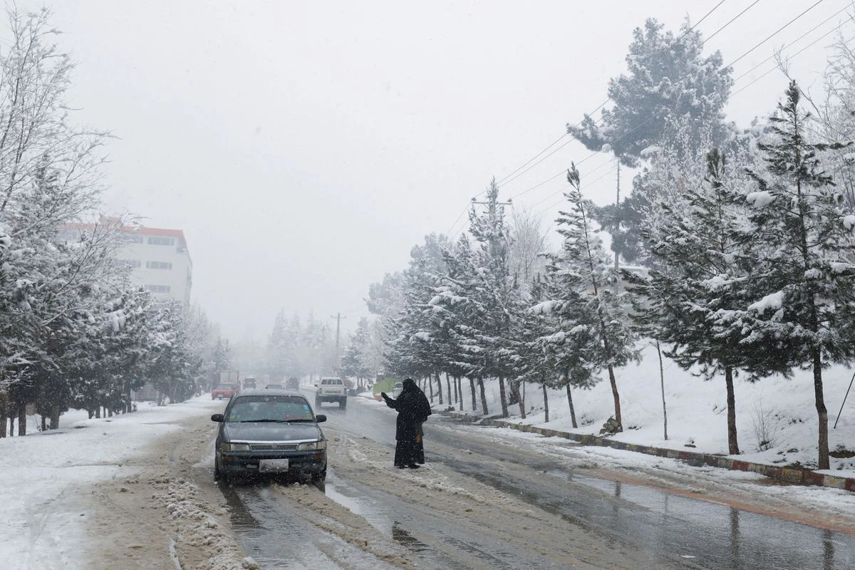 An Afghan woman begs on a snowy day in Kabul, Afghanistan. (File/Reuters)
