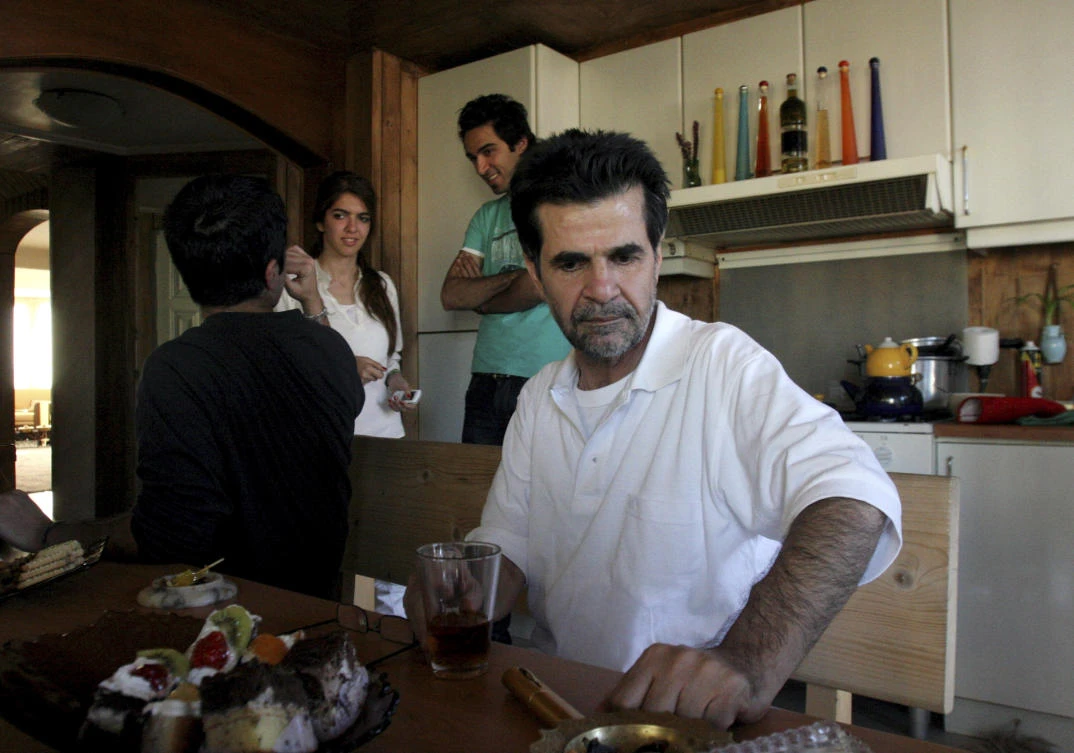 Iranian director Jafar Panahi released after hunger strike