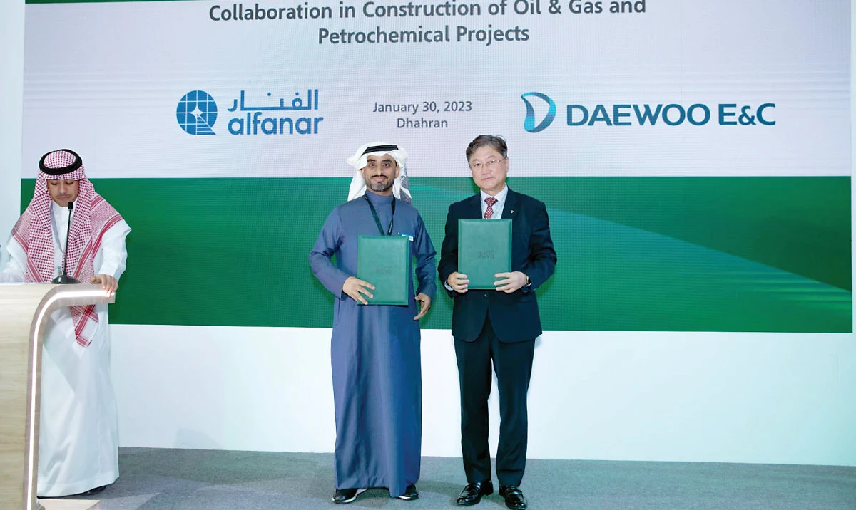 Amer Al-Ajmi, executive vice president of Alfanar, and Sungmin Yang, senior vice president of Daewoo, signed the MoU.