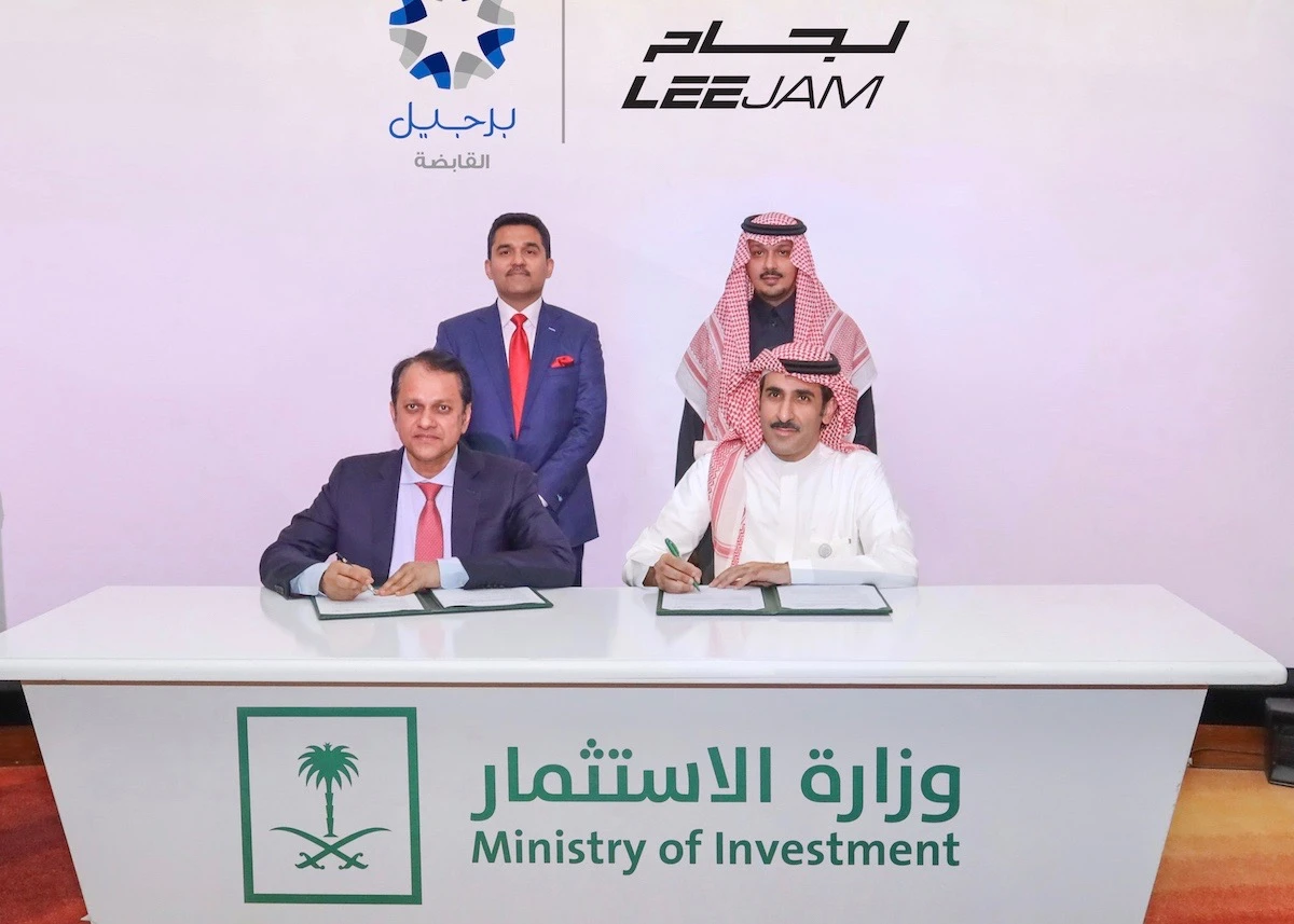 The agreement between Burjeel Holdings and Leejam Sports Company was signed in Riyadh. (WAM)