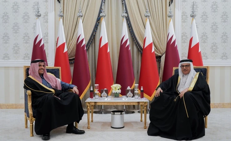 Bahraini Foreign Minister Abdullatif bin Rashid Al-Zayani and his Qatari counterpart Sheikh Mohammed bin Abdulrahman Al-Thani explored necessary procedures to launch bilateral ties. (BNA)