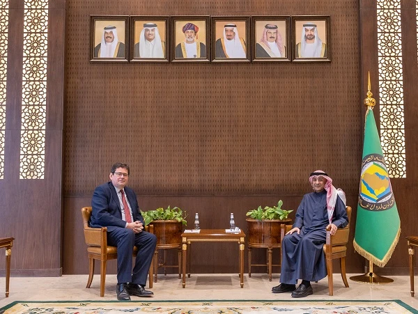 GCC chief meets with UK ambassador to Saudi Arabia