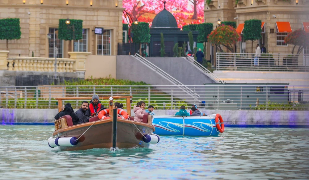 REVIEW: Boulevard World offers variety of entertainment options