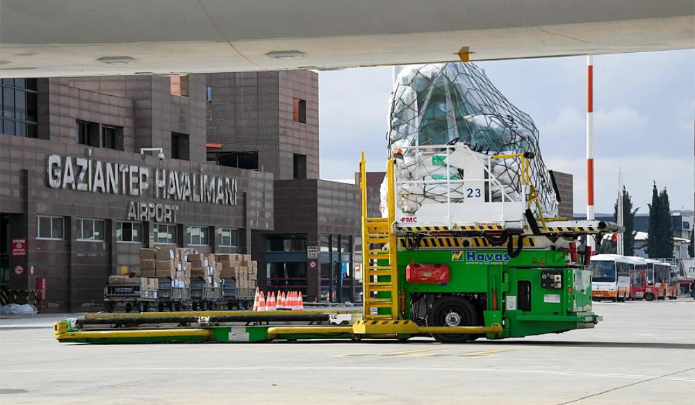 Saudi Arabia’s relief flight arrives at Gaziantep Airport in Turkiye. (SPA)