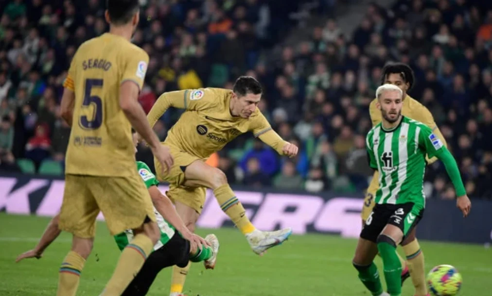Barcelona’s Polish forward Robert Lewandowski kicks the ball and scores a goal during their match against Real Betis at the Benito Villamarin stadium in Seville on Feb. (AFP/File)