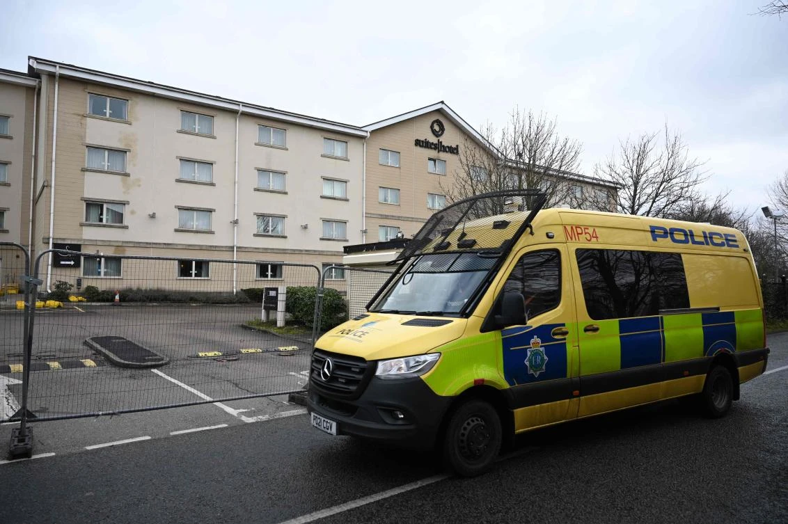 Fifteen arrested after clashes outside UK migrant hotel
