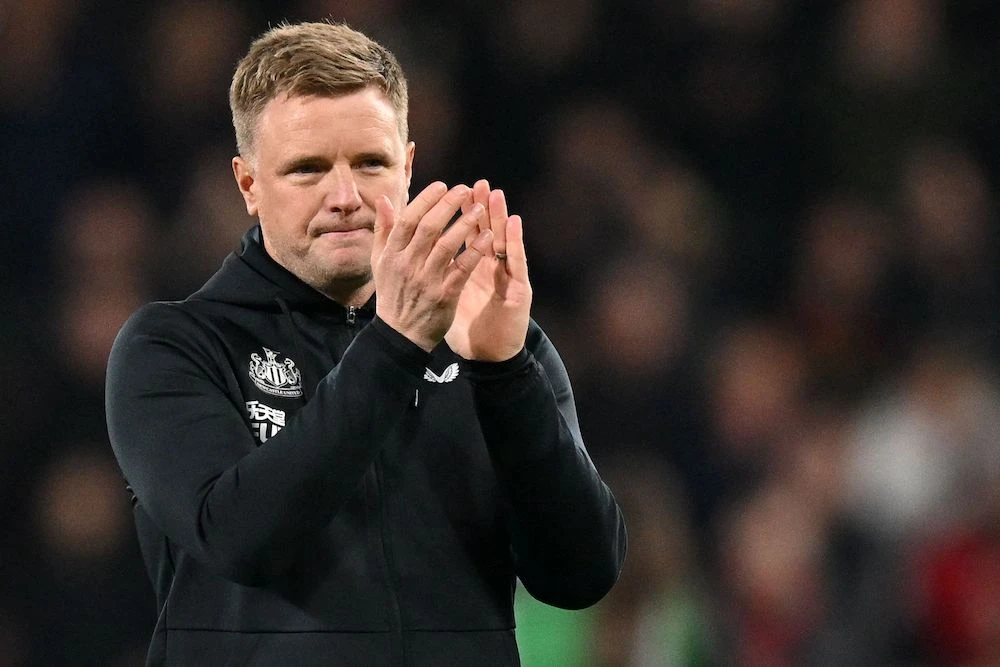 Newcastle United's English head coach Eddie Howe applauds the fans following the English Premier League match with AFC Bournemouth. (AFP)