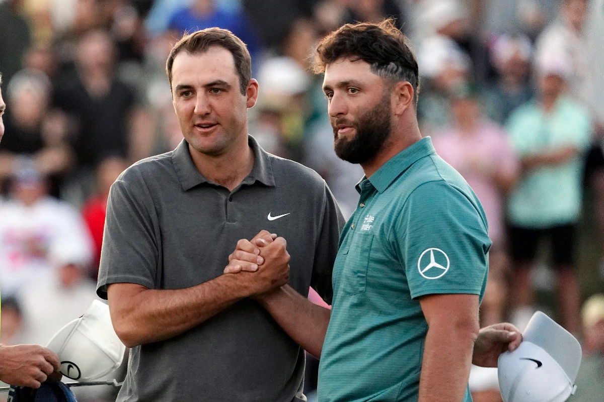 Scheffler clings to WM Phoenix Open lead in bid to repeat