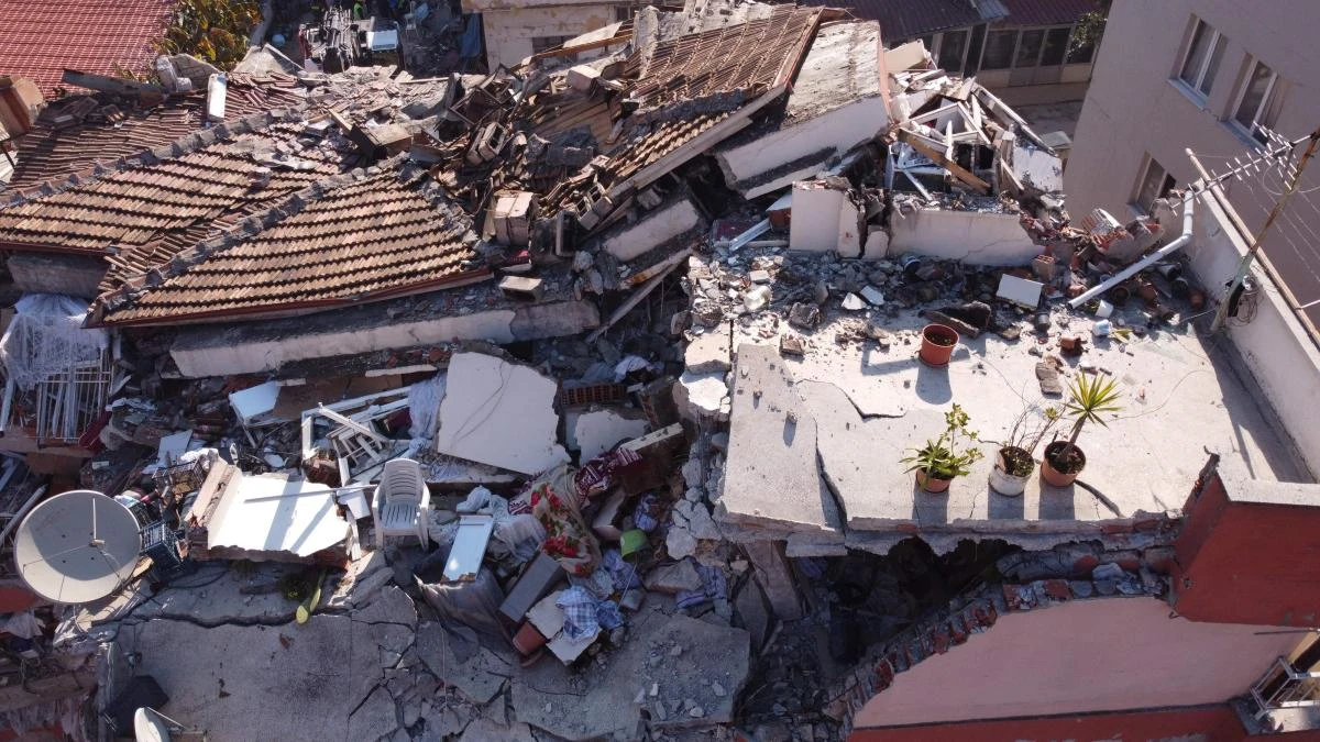 Quake death toll tops 33,000, Turkiye starts legal action against builders