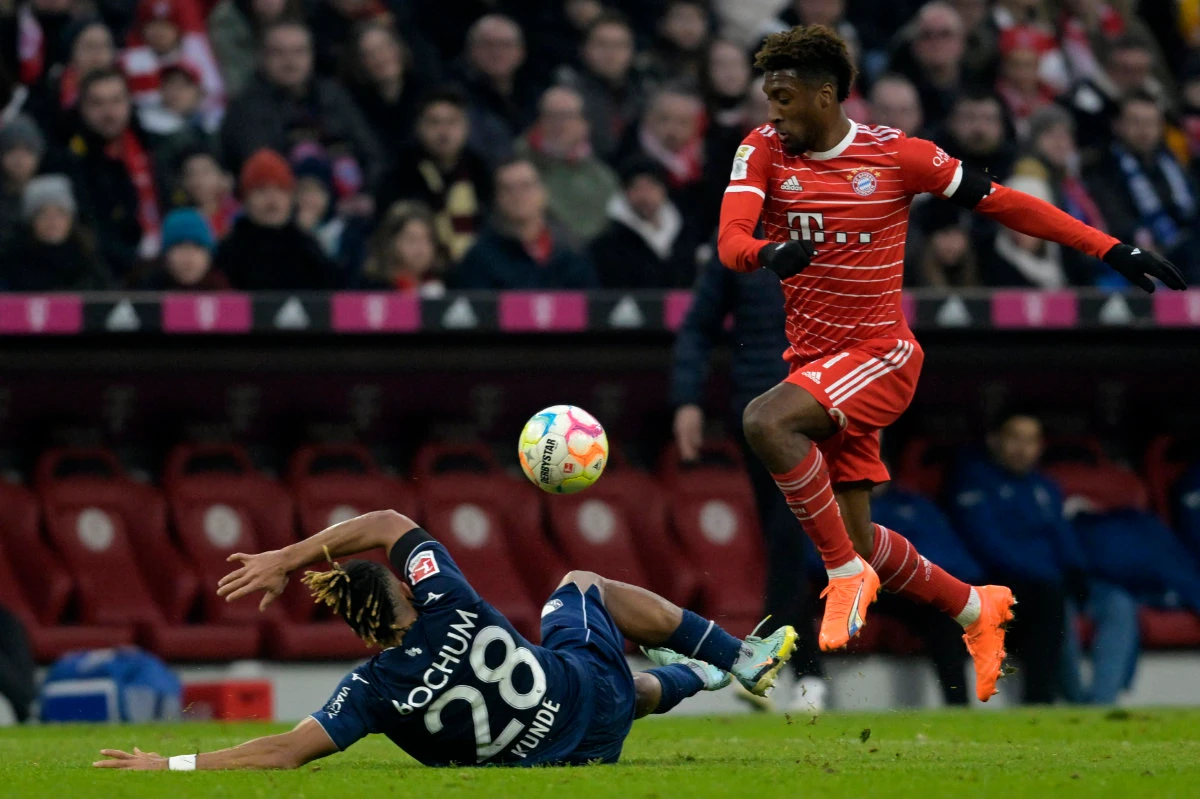 Bayern's Kingsley Coman, right, duels for the ball with Bochum's Pierre Kunde during the Bundesliga soccer match between Bayern Munich and VfL Bochum 1848 in Munich, Germany, on Feb.11, 2023. (AP)