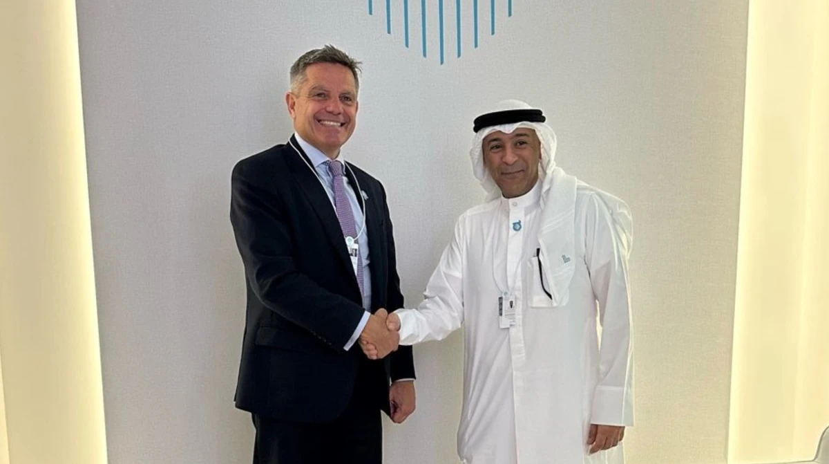 The Secretary-General of the GCC Jassem Mohamed Albudaiwi meets with the UK’s trade commissioner for the Middle East Simon Penney. (@SimonPenneyHMTC)
