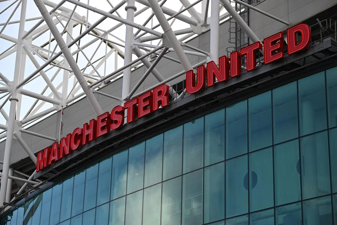 A consortium led by Sheikh Jassim Bin Hamad Al Thani, chairman of Qatar Islamic Bank, announced on Friday that it had submitted an offer to take over Manchester United. (AFP)