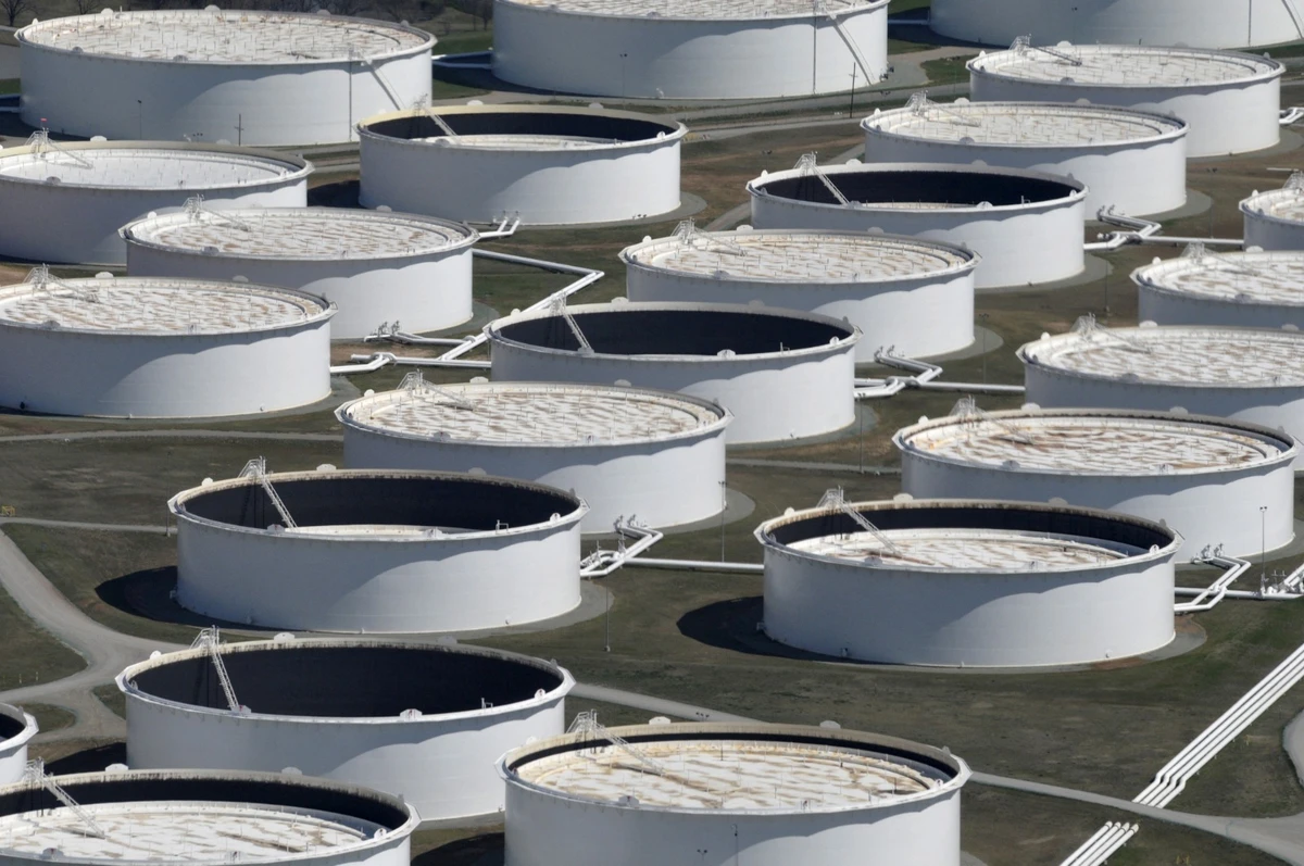 US crude stockpiles rise for ninth week in a row: EIA