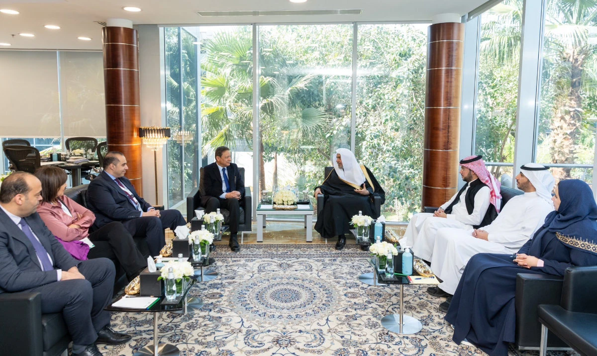 Mohammed bin Abdulkarim Al-Issa, secretary-general of the Muslim World League, received Karam Jabr, chairman of the Supreme Council for Media Regulation in Egypt, accompanied by a high-ranking delegation of Egyptian media leadership. (Twitter: @MWLOrg_en)
