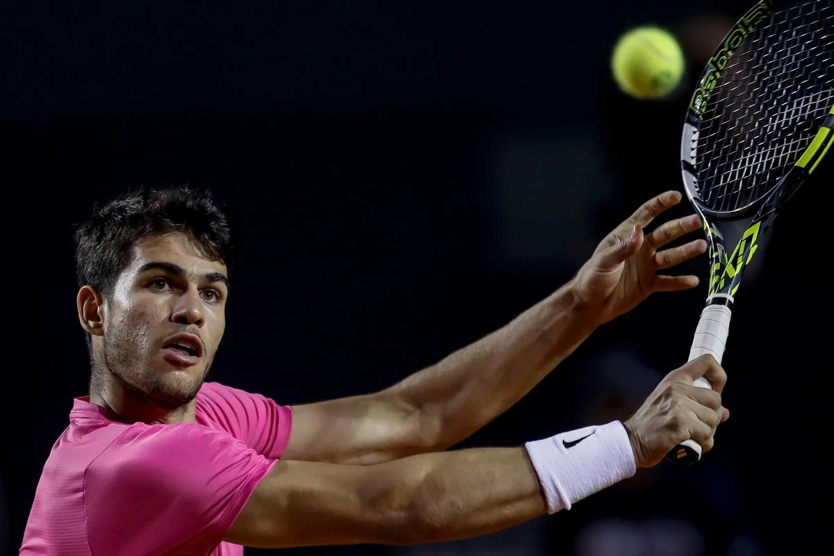 Carlos Alcaraz of Spain returns the ball to Fabio Fognini of Italy during a match of the Rio Open Tennis tournament in Rio de Janeiro, Brazil. (AP)