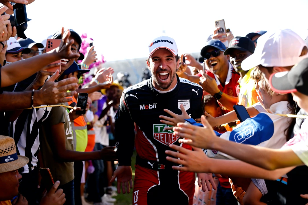 Da Costa wins first ever Formula E race in South Africa with audacious drive