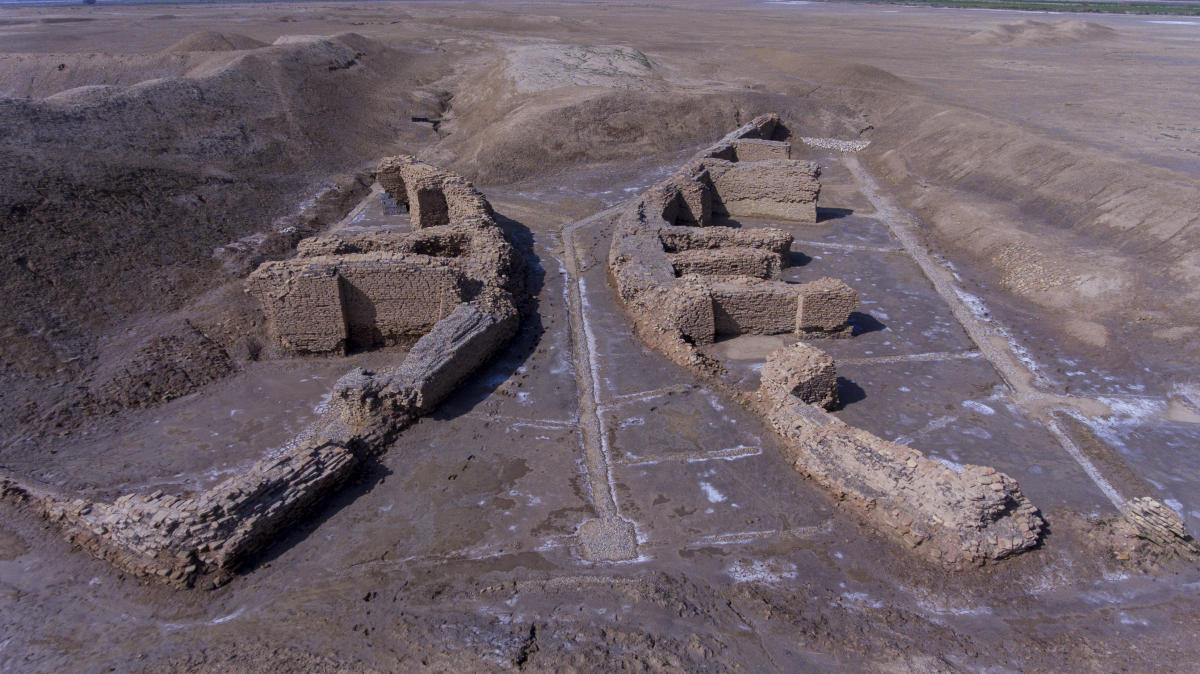 What is considered a world's oldest bridge , some 4,000 years-old is seen by the ancient city-state of Lagash, near Nasiriyah. (AP)