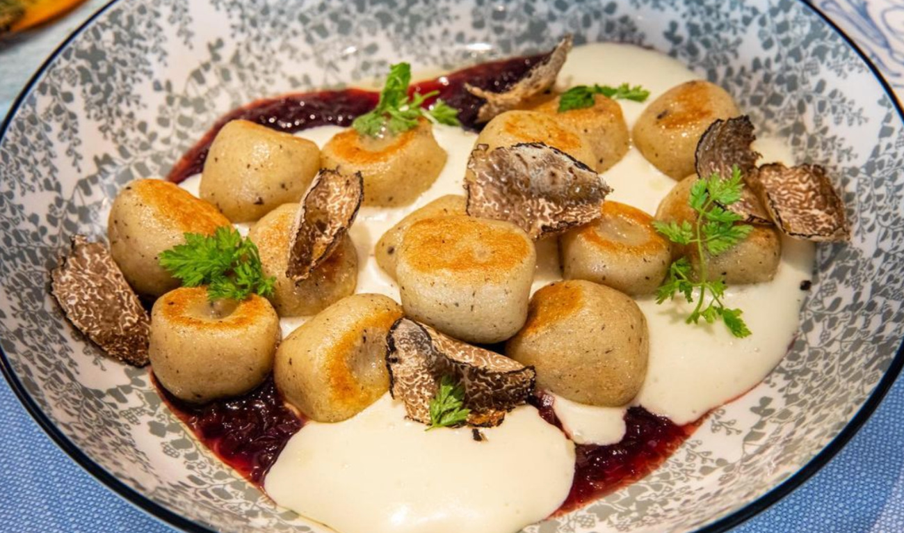 Located at the King Abdullah Financial District, the recently opened restaurant offers a wide variety of selections on a colorful menu that is based on the concept of comfort cuisine. (Supplied)